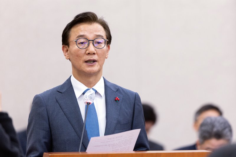 전재수 해양수산부 장관이 지난 1일 서울 여의도 국회에서 열린 제429회국회(정기회) 농림축산식품해양수산위원회에서 법안 통과 감사 인사를 하고 있다. 2025.12.1/뉴스1 ⓒ News1 이승배 기자