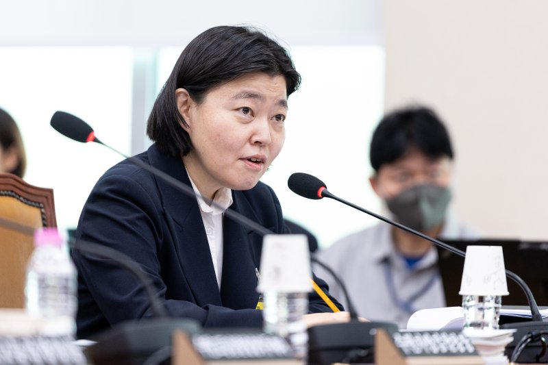 임은정 서울동부지검장이 23일 서울 여의도 국회 법제사법위원회에서 열린 서울고등검찰청·서울중앙지방검찰청 등에 대한 국정감사에 출석해 의원 질의에 답변하고 있다. 2025.10.23/뉴스1 ⓒ News1 이승배 기자