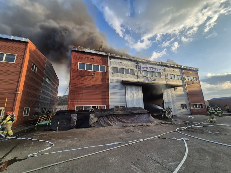 당진 고대면 열처리 공장 화재 현장. (당진소방서 제공, 재판매 및 DB금지) / 뉴스1