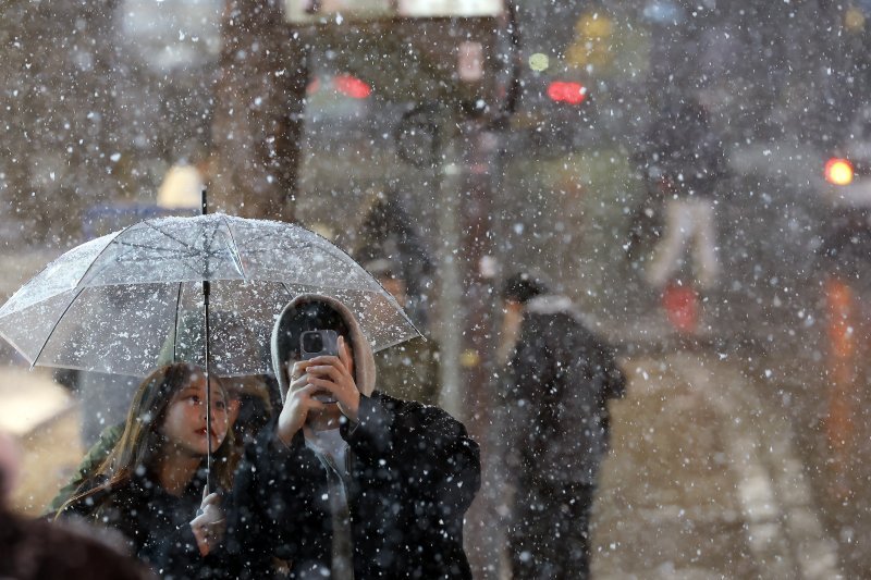 기사 이해를 돕기 위한 눈 내리는 거리 자료 사진으로 기사 내용과 직접 관련 없음. ⓒ News1