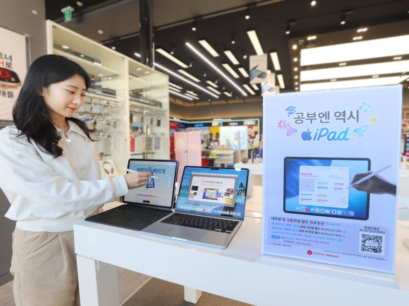 롯데하이마트는 연말 선물 수요를 고려해 12월 말까지 인기 IT 가전을 특별 할인가에 제공한다.(롯데하이마트제공)