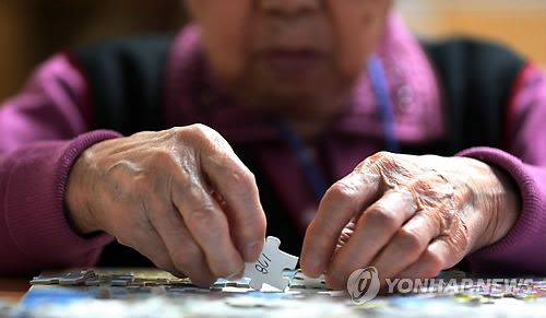 치매 앓던 친모 살해한 50대, 단둘이 살며 생활고와 빚에 시달렸다는데