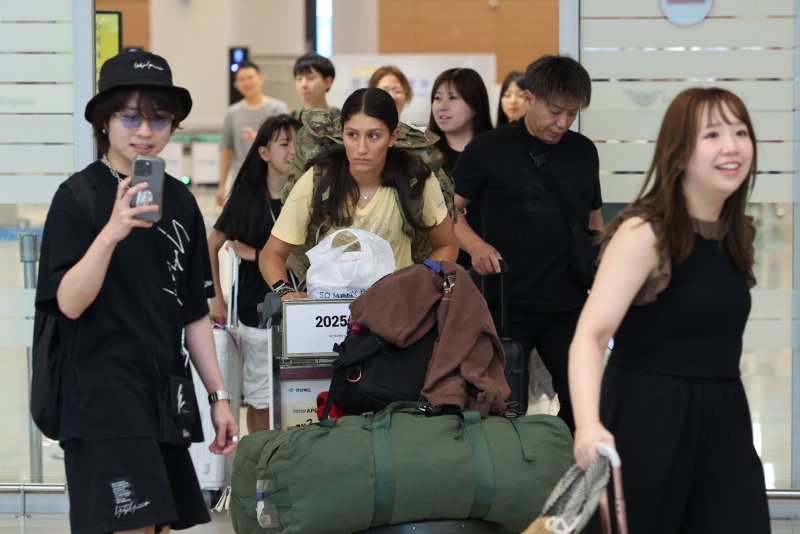 인천국제공항을 통해 입국하는 외국인들의 모습. 2024.8.12/뉴스1 ⓒ News1 신웅수 기자