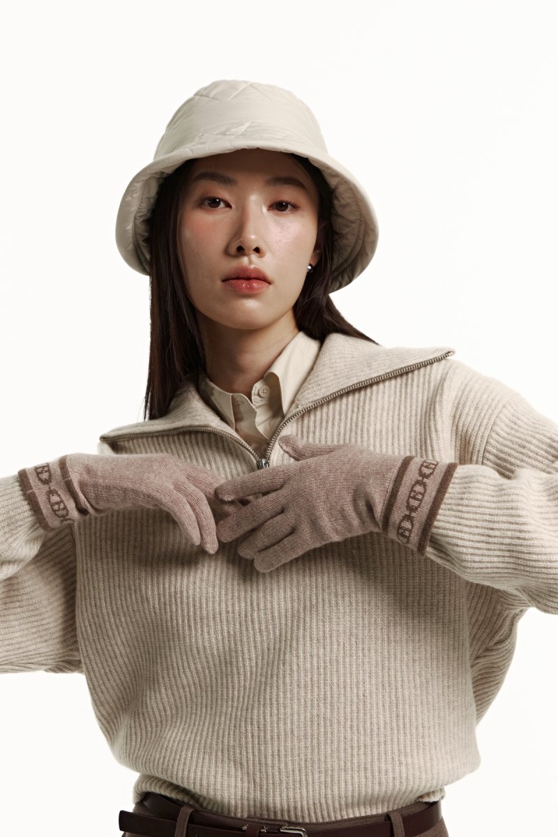 이른 강추위로 패션 업계가 겨울 제품 판매 호조를 보이고 있는 가운데 4분기 실적 반등 여부에 관심이 모아진다.(헤지스액세서리제공)