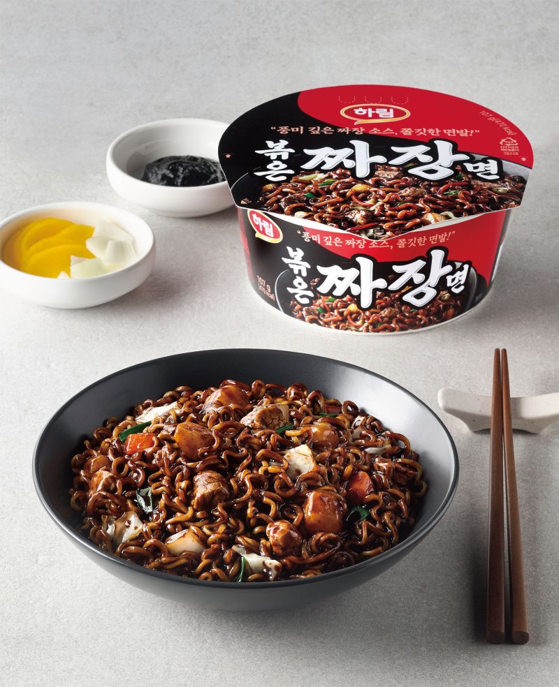 하림 '볶은짜장면'(컵).(하림 제공)