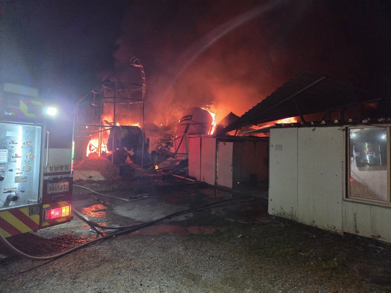 천안 성남면 대정리 메추리 농장 화재 현장. (천안동남소방서 제공, 재판매 및 DB금지) / 뉴스1