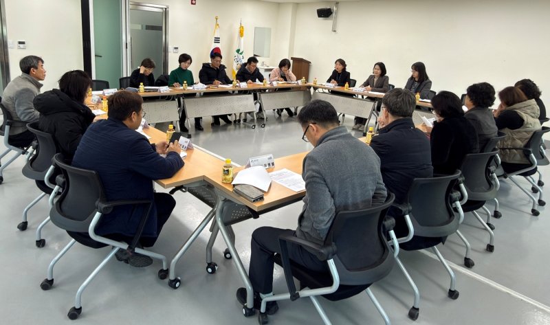 충북 괴산군은 지난 9일 자갈자갈공동체센터에서 통합돌봄 사전 준비회의를 개최했다.(괴산군 제공, 재판매 및 DB금지)/뉴스1