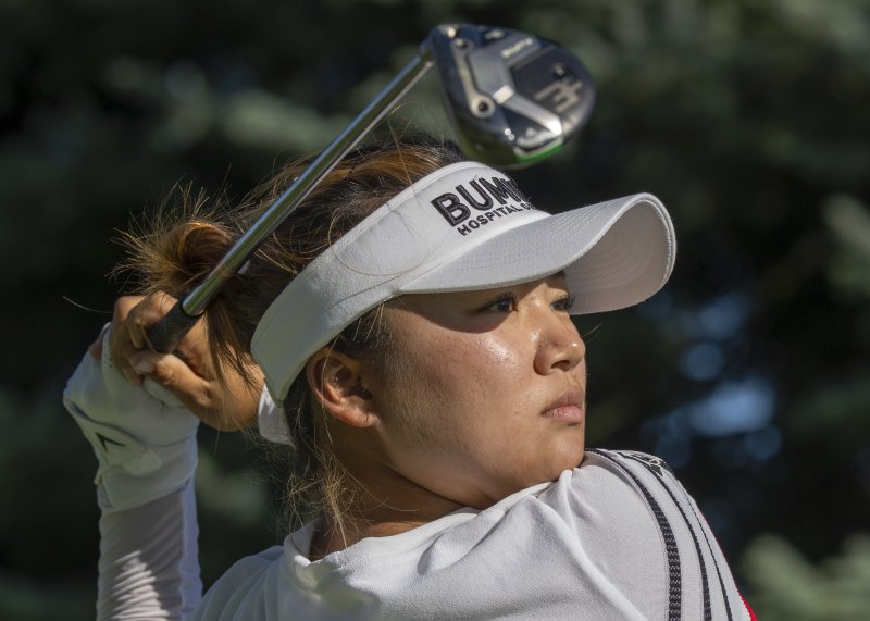 [미시소가=AP/뉴시스] 주수빈이 21일(현지 시간) 캐나다 온타리오주 미시소가의 미시소가 GC에서 열린 미국 여자프로골프(LPGA) 투어 CPKC 여자 오픈 첫날 18번 홀에서 티샷하고 있다. 주수빈은 4언더파 67타 단독 7위에 이름을 올렸다. 2025.08.22.