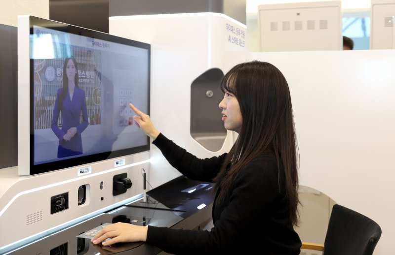 [용인=뉴시스] 용인세브란스병원이 도입한 '인공지능(AI) 스마트 데스크'. (사진=용인세브란스병원 제공) 2025.12.10. photo@newsis.com