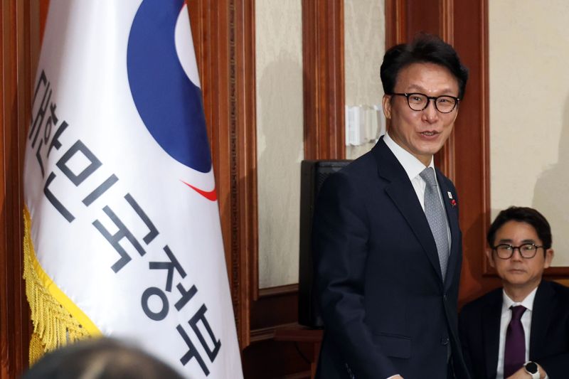 김민석 국무총리가 10일 서울 종로구 정부서울청사에서 열린 국가정책조정회의에 참석하고 있다. 사진=서동일 기자