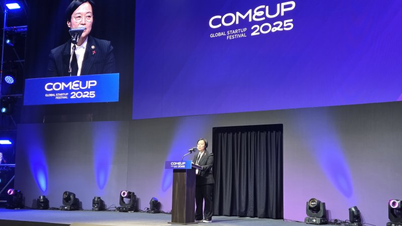 10일 서울 코엑스에서 열린 컴업 2025에서 인사말을 하고 있는 한성숙 중소벤처기업부 장관 2025.12.10 ⓒ뉴스1 이정후 기자