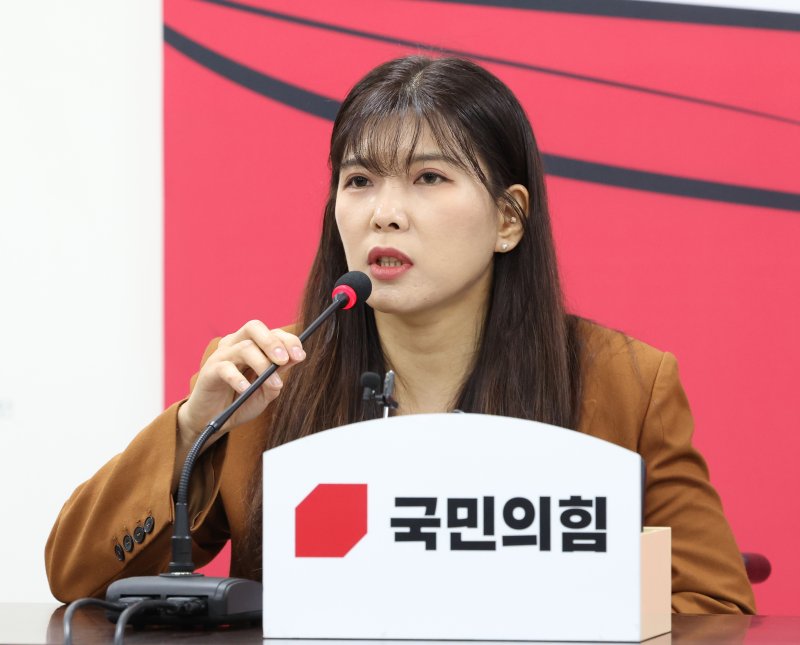 인요한 국민의힘 의원이 10일 국회에서 기자회견을 갖고 의원직 사퇴를 전격 선언했다. 인 의원이 사퇴 의사를 표명하면서 비례대표 다음 순번인 당 조직강화특별위원회 위원인 이소희 변호사가 의원직을 승계하게 된다. (뉴스1 DB)2025.12.10/뉴스1