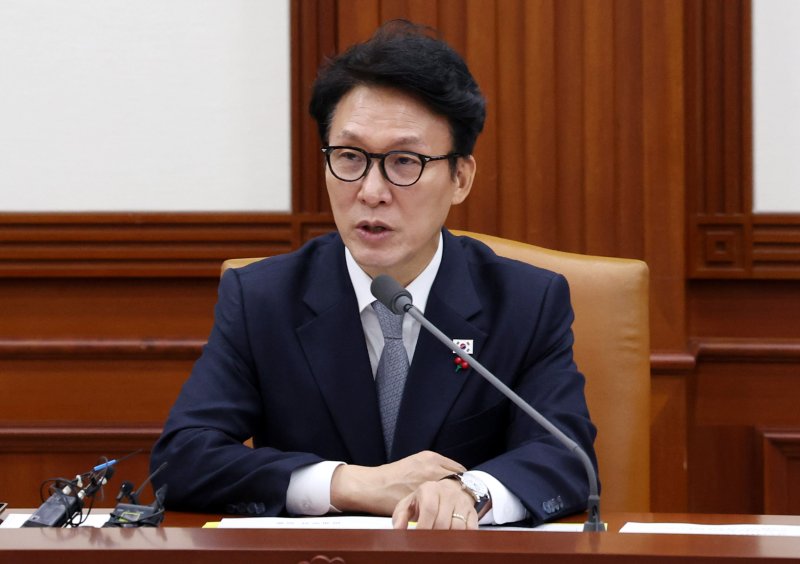 [서울=뉴시스] 추상철 기자 = 김민석 국무총리가 10일 오전 서울 종로구 정부서울청사에서 열린 국가정책조정회의에서 발언하고 있다. 2025.12.10. scchoo@newsis.com