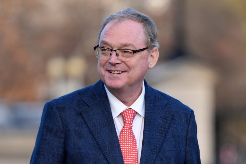 [워싱턴=AP/뉴시스] 케빈 해싯 미국 백악관 국가경제위원회 위원장이 지난 4일(현지 시간) 미국 워싱턴DC 백악관에서 폭스뉴스와 인터뷰하고 있다. 차기 연방준비제도 의장으로 유력한 해싯 위원장은 9일 도널드 트럼프 미국 대통령이 금리 인하를 압박하더라도 굴복하지 않겠다는 입장을 냈다. 2025.12.10.