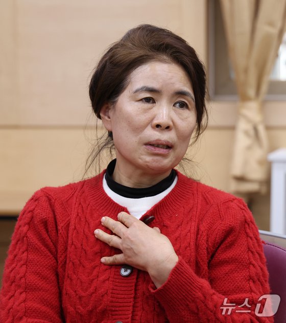 강선희 베다니마을뜨란채쉼터 원장이 5일 경기 시흥시 베다니마을뜨란채쉼터에서 디딤돌 인문학 효능에 대해 강조하고 있다. 2025.12.5/뉴스1 김영운 기자