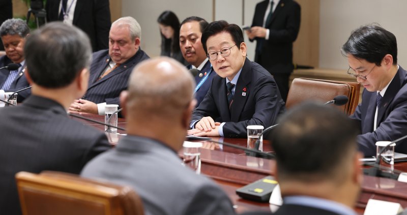 이재명 대통령이 10일 서울 용산 대통령실 청사에서 열린 태평양도서국 외교장관 단체 접견에서 발언하고 있다. 대통령실통신사진기자단