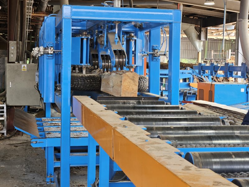 [대전=뉴시스] 산림청이 2026년 목재유통 시설보완 사업에 참여할 기업을 모집한다. 사진은 2025년 사업에 선정돼 개선된 남원산림조합 갱립소 자동제재설비 모습.(사진=산림청 제공) *재판매 및 DB 금지