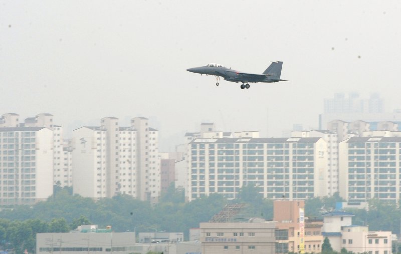 경북도는 10일 도청 회의실에서 ‘K-2 민군복합커뮤니티센터 건립 타당성 조사 용역’ 최종보고회를 열고 사업 추진 필요성을 논의했다. 뉴스1