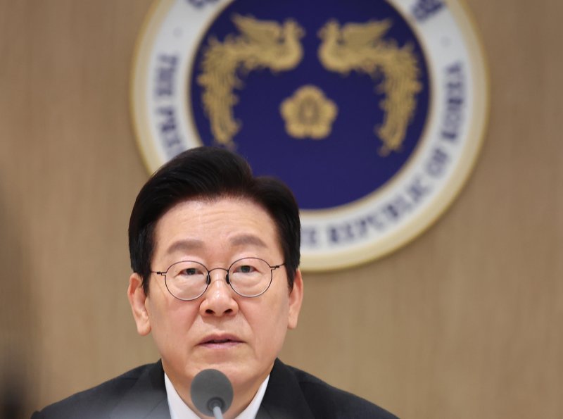 [서울=뉴시스] 고범준 기자 = 이재명 대통령이 9일 서울 용산 대통령실 청사에서 열린 국무회의에서 발언하고 있다. (대통령실통신사진기자단) 2025.12.09. bjko@newsis.com