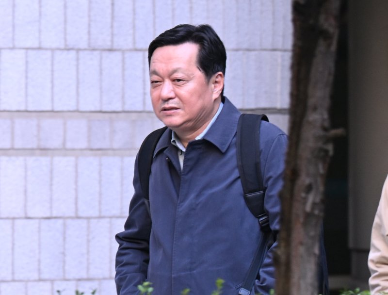 정진상 전 더불어민주당 대표실 정무조정실장이 지난 11월 7일 오전 서울 서초구 서울중앙지법에서 열린 특정범죄가중처벌등에관한법률위반(뇌물) 등 혐의 관련 공판에 출석하고 있다. (공동취재) 2025.11.7/뉴스1 ⓒ News1 김민지 기자