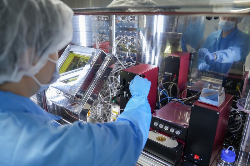 [부산=뉴시스] 동남권원자력의학원 방사성의약품 제조소 내 임상용 방사성의약품 자체 생산 공정 모습 (사진=동남권원자력의학원 제공) 2025.12.10. photo@newsis.com *재판매 및 DB 금지