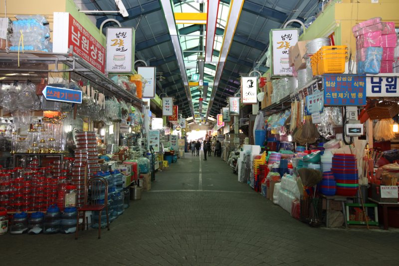 [전주=뉴시스] 전북 전주시는 남부시장이 중소벤처기업부의 '백년시장 육성 공모사업'에 최종 선정돼 대한민국 전통시장의 혁신모델로 본격 육성된다고 10일 밝혔다. (사진=전주시 제공) 2025.12.10. photo@newsis.com