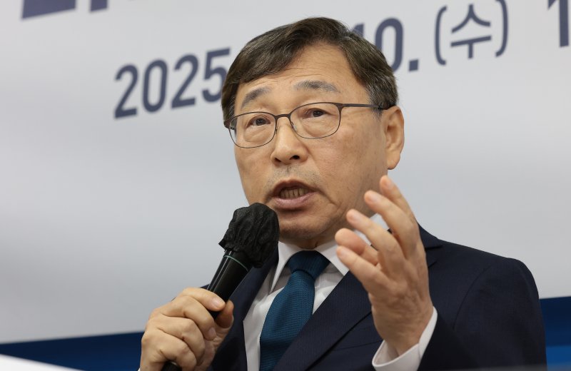 정근식 서울시 교육감이 10일 서울 종로구 서울특별시교육청에서 열린 '미래형 대입제도 제안' 기자회견에서 발언하고 있다. 2025.12.10/뉴스1 ⓒ News1 권현진 기자