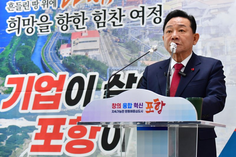 공원식 전 경북도 정무부지사가 10일 포항시청에서 내년 지방선거에 포항시장 출마를 선언했다. 2025.12.10/뉴스1 ⓒ News1 최창호 기자