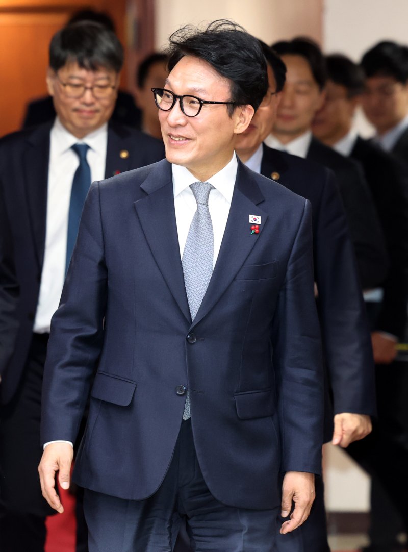 [서울=뉴시스] 추상철 기자 = 김민석 국무총리가 10일 오전 서울 종로구 정부서울청사에서 열린 국가정책조정회의에 참석하고 있다. 2025.12.10. scchoo@newsis.com