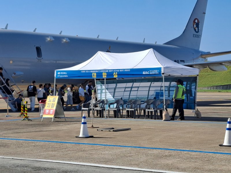 [포항=뉴시스] 지난 9월 포항경주공항에서 진행되고 있는 '2025 APEC 정상회의' 대비 생물 테러 대응 및 항공기 사고 수습 관련 기관 합동 대규모 모의 훈련. (사진=포항시 제공) 2025.09.05. photo@newsis.com
