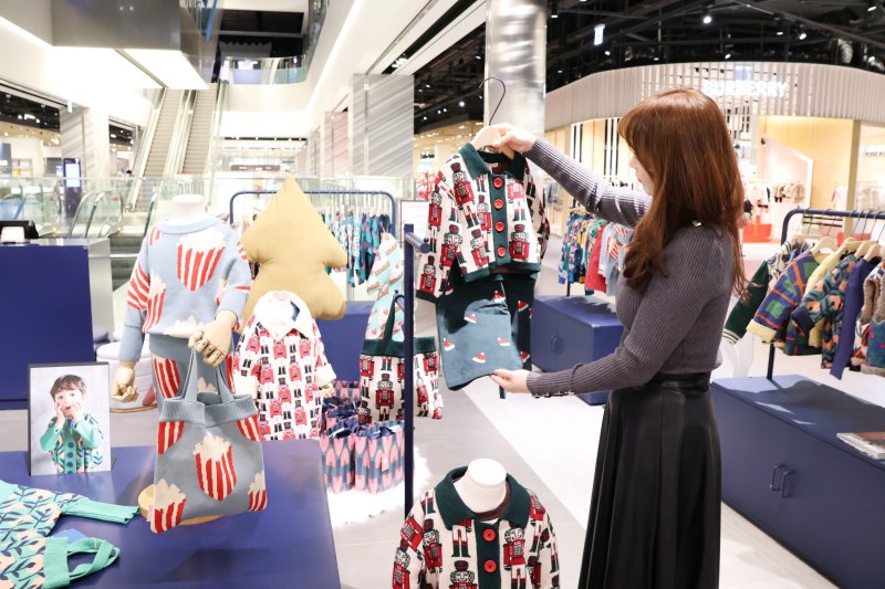 [대구=뉴시스] 대구 신세계백화점은 프리미엄 키즈 브랜드 '모모하니포포' 팝업 행사를 진행한다. (사진 = 대구 신세계백화점 제공) 2025.12.10. photo@newsis.com *재판매 및 DB 금지