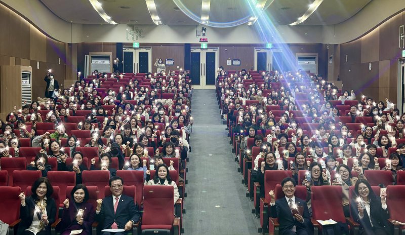 [대전=뉴시스] 대전대 대전 돌봄 '2025 다키움 힐링데이' 기념촬영. (사진=대전대 제공) 2025.12.10. photo@newsis.com *재판매 및 DB 금지