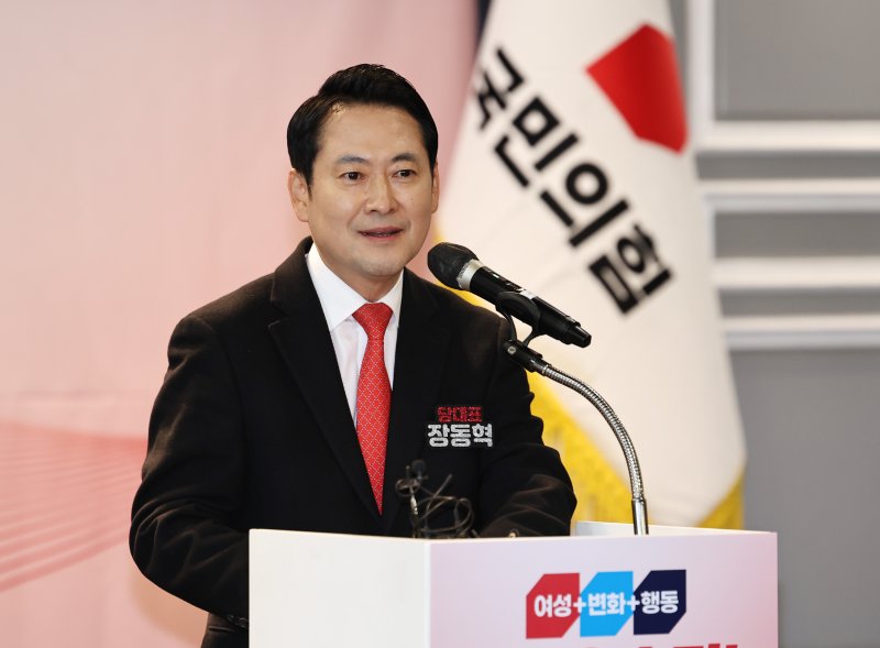 장동혁 국민의힘 대표가 10일 오전 서울 여의도 켄싱턴호텔에서 열린 중앙여성위원회 발대식 및 1차 전체회의에서 축사를 하고 있다. 2025.12.10/뉴스1 ⓒ News1 구윤성 기자