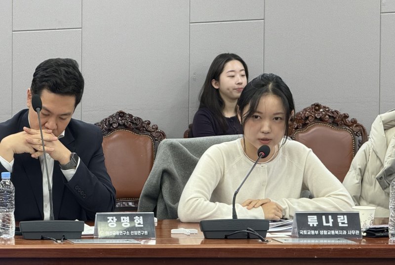 장명현 여신금융연구소 선임연구원(왼쪽), 류나린 국토교통부 생활교통복지과 사무관 ⓒ News1 윤슬빈 관광전문기자