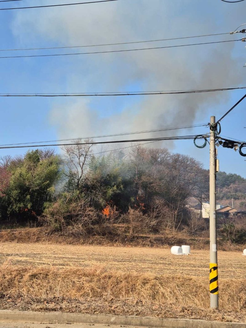 10일 강원 양양 손양면에서 발생한 산불 현장.(동부지방산림청 제공, 재판매 및 DB 금지) 2025.12.10/뉴스1