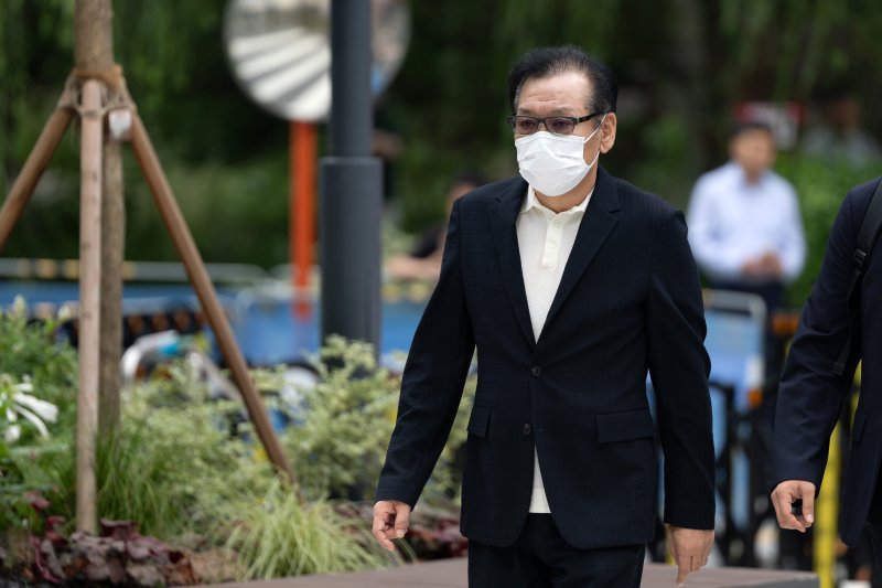 '건진법사' 전성배 씨가 18일 오전 서울 종로구에 마련된 민중기 특별검사팀(김건희 특검팀) 사무실로 출석하고 있다. 2025.8.18/뉴스1 ⓒ News1 이승배 기자