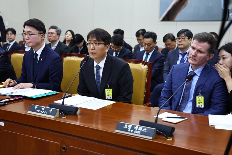 [서울=뉴시스] 김명년 기자 = 박대준 쿠팡 대표이사가 2일 오전 서울 여의도 국회에서 열린 과학기술정보방송통신위원회 전체회의에서 의원 질의에 답변하고 있다. 2025.12.02. kmn@newsis.com