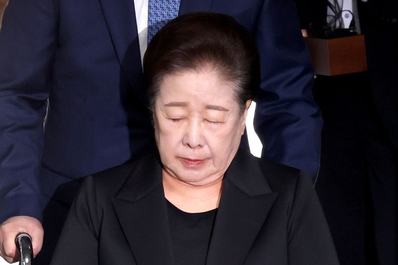 권성동 국민의힘 의원 등에게 금품을 전달하고 이권을 청탁한 혐의를 받는 한학자 통일교 총재가 22일 오후 서울 서초구 서울중앙지방법원에서 열린 구속 전 피의자심문(영장실질심사)에 출석하고 있다. 2025.9.22/뉴스1 ⓒ News1 이광호 기자