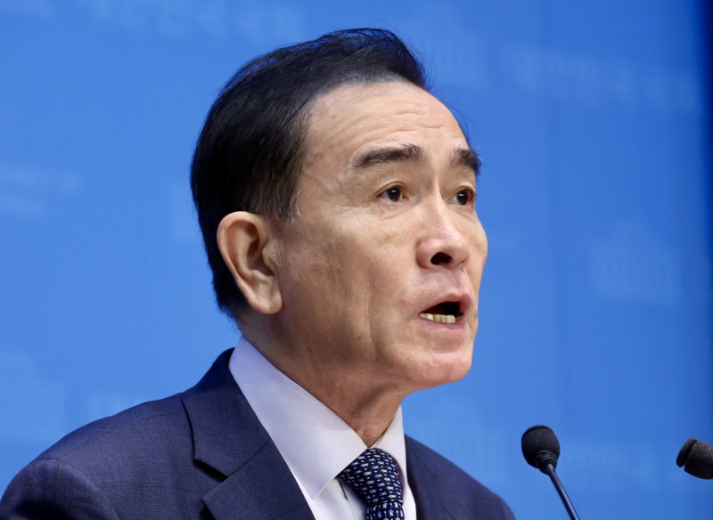 [서울=뉴시스] 조성봉 기자= 태영호 우크라이나 포로 북한군 자유송환 비대위원장이 7일 오전 서울 여의도 국회 소통관에서 열린 우크라이나 포로 북한군 자유송환 비상대책위원회 결성 관련 기자회견에서 발언을 하고 있다. 2025.11.07. suncho21@newsis.com