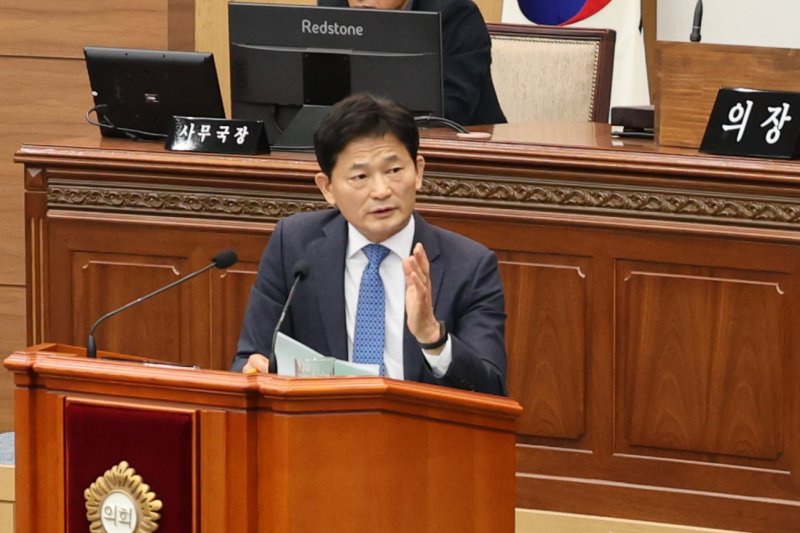 [창원=뉴시스] 강경국 기자 = 박해정 경남 창원시의원이 10일 열린 제148회 정례회 제2차 본회의에서 시정질문을 하고 있다. (사진=창원시의회 제공). 2025.12.10. photo@newsis.com *재판매 및 DB 금지