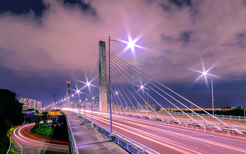 시간을 달리는 광주 광산구 사진 공모전 대상작 운남대교의 야경. (광산구 제공. 재판매 및 DB 금지)