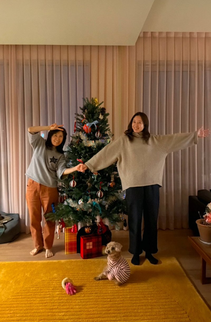 [서울=뉴시스] 배우 공효진(오른쪽). (사진=공효진 인스타그램 캡처) 2025.12.10. photo@newsis.com *재판매 및 DB 금지