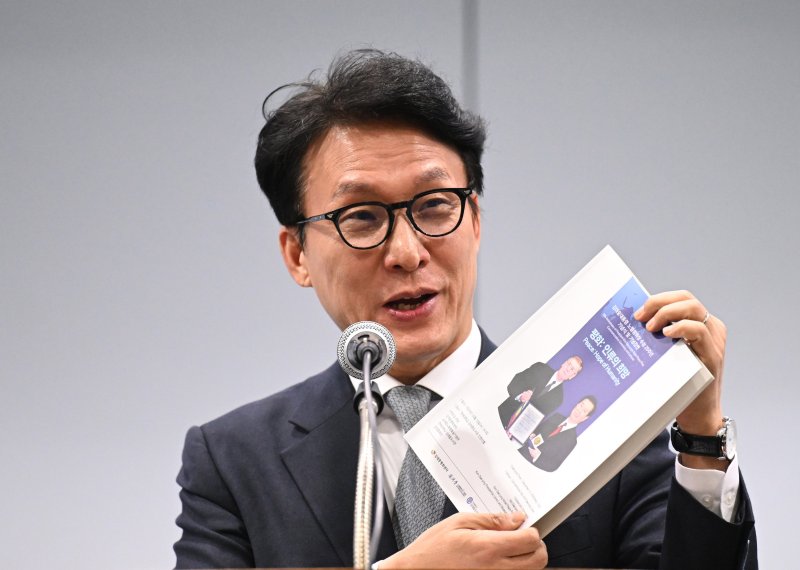 [서울=뉴시스] 청사사진기자단 = 김민석 국무총리가 10일 오후 서울 마포구 연세대학교 김대중도서관에서 열린 김대중 대통령 노벨평화상 25주년 기념식에 참석해 축사를 하고 있다. 2025 .12. 10. photo@newsis.com