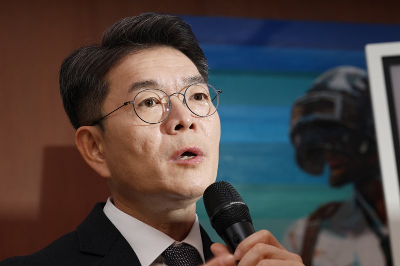 정원오 성동구청장이 10일 오후 서울시 성동수 왕십리로 펍지성수 라운지에서 도서 ‘성수동 (도시는 어떻게 사랑받는가)’ 기자간담회를 하고 있다. 2025.12.10/뉴스1 ⓒ News1 박정호 기자