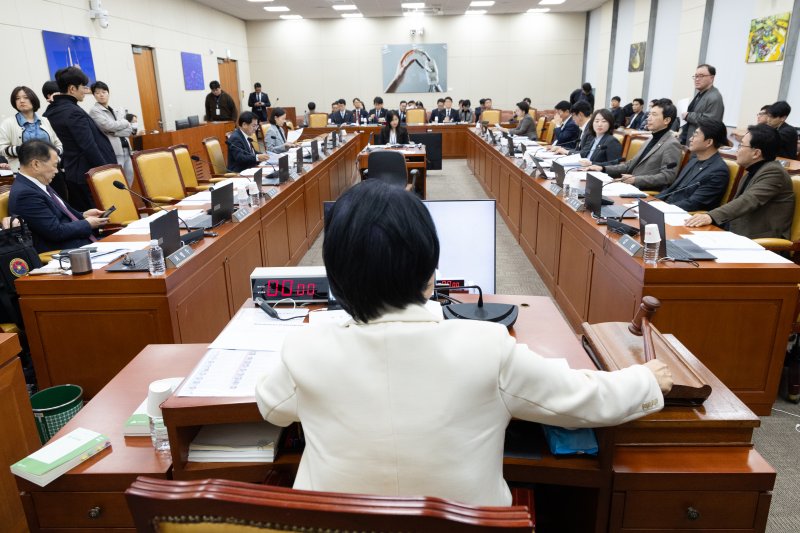 10일 서울 여의도 국회에서 열린 제430회국회(임시회) 과학기술정보방송통신위원회 제1차 전체회의에서 최민희 위원장이 2025.12.10/뉴스1 ⓒ News1 이승배 기자