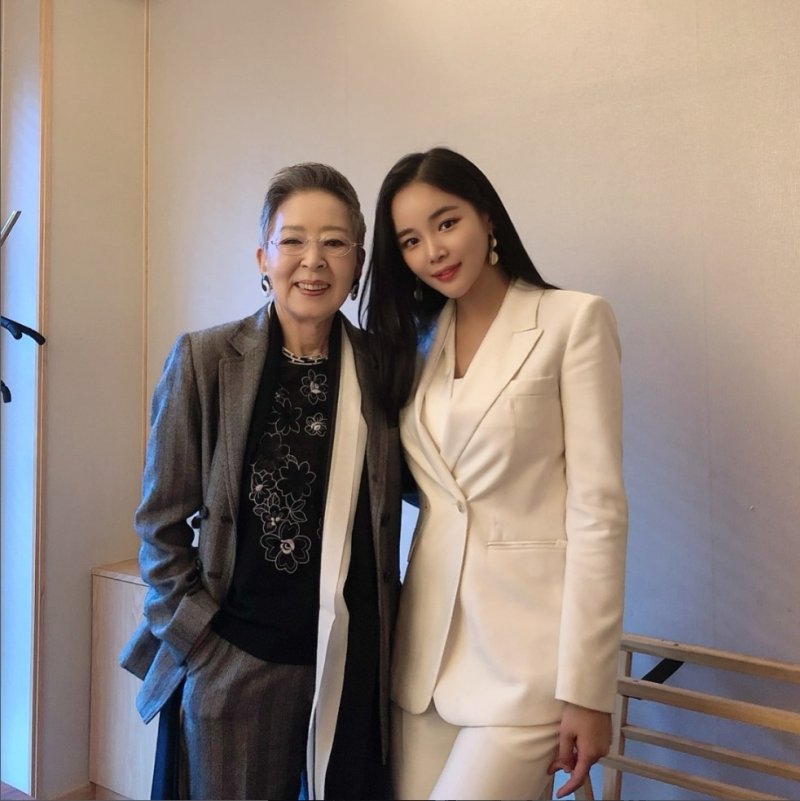 [서울=뉴시스] 가수 조정민이 별세한 원로배우 김지미를 추모했다. 2025.12.10. (사진 = 조정민 인스타그램 캡처) photo@newsis.com *재판매 및 DB 금지