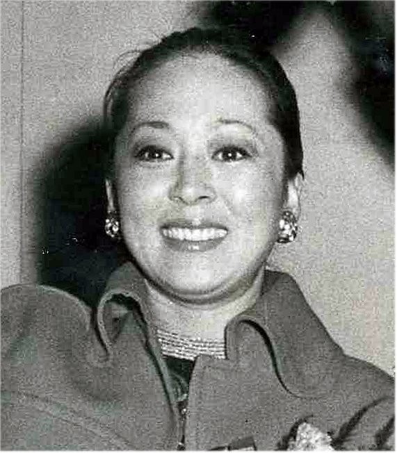 2019년 제24회 부산국제영화제 개막식에서 인사하는 김지미(위쪽 사진)와 1975년 제14회 대종상 여우주연상을 수상한 김지미. 뉴시스연합뉴스