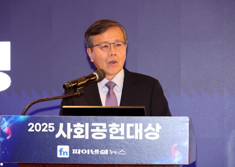 조신 사회공헌대상 심사위원장(연세대 객원교수)이 10일 파이낸셜뉴스가 서울 중구 웨스틴조선호텔에서 개최한 '2025 사회공헌대상'에서 심사평을 하고 있다. 사진=박범준 기자