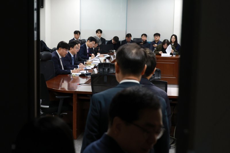 지난 1일 국회 의원회관에서 스테이블코인 당정협의회가 열리고 있다. 뉴시스