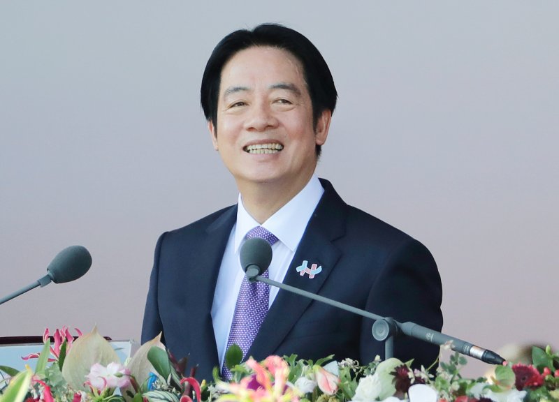 [타이베이=AP/뉴시스] 라이칭더(賴清德) 대만 총통은 자국이 한국 전자입국신고서 시스템에서 '중국(대만)'으로 표기된 데 대해 유감을 표명했다. 사진은 라이 총통이 지난 10월10일(현지 시간) 타이베이 총통 관저 앞에서 열린 제114회 국경절(쌍십절) 기념식에서 연설하는 모습. 2025.12.10.